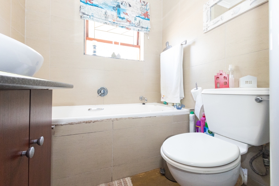4 Bedroom Property for Sale in Sonstraal Heights Western Cape